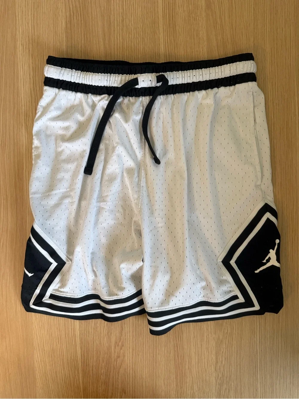Jordan Men’s White/Black Basketball Shorts Size L